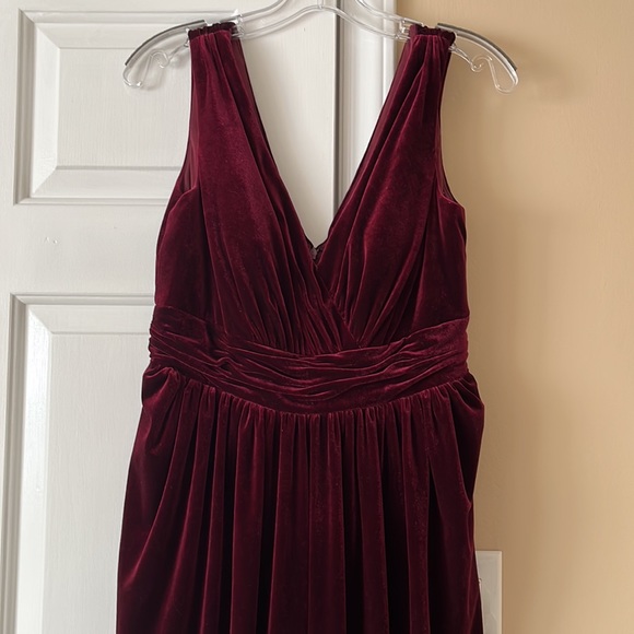 V Neck Burgundy Velvet RenzRags Bridesmaid Dress Size 10 - Picture 6 of 12